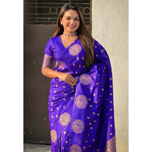 ผ้าซิ่นไหมนุ่มสีม่วงอ่อนลายทอแบบดูอัลซารี พร้อมขอบลายขนนกยูง - Product Image 2