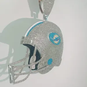 Colgante de Casco para Fanáticos del Deporte, Plata de Ley con Pavé de Diamantes de Imitación Redondos, Cadena de Eslabones, Joyería de Moda Hip Hop para Hombre, Amuleto de Delfines - Product Image 3