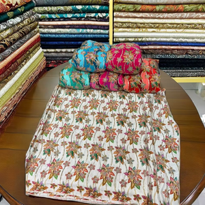 Tissu crêpe naturel HONEY LACE de haute qualité, non tissé, tricoté chaîne, poids moyen, polyester/nylon/métallique, avec motifs floraux/perles, pour mariage - Product Image 1