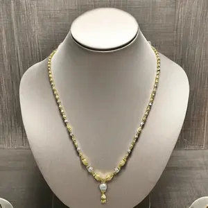 Collier élégant bicolore en perles dorées avec accents argentés texturés et pendentif goutte, design traditionnel pour femme - Product Image 3