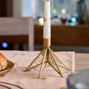 Bougeoir moderne en laiton et verre Design géométrique étoile Fabriqué à la main Finition dorée Décoration élégante pour la maison et les fêtes - Product Image 1