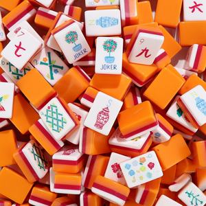 Juego de Mahjong de Resina Acrílica de Cuatro Capas, Personalizado, con Fichas Americanas Talladas, Ecológico y Duradero, Juego de 160 Piezas - Product Image 1