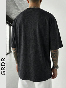 Camiseta para hombre con lavado ácido, tela de algodón suave y personalización completa a precio económico. - Product Image 2