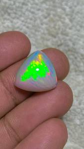 Opale d'Éthiopie naturelle de qualité supérieure, blanche avec des reflets multicolores arc-en-ciel, pierre de naissance, pierre de guérison, 6 carats - Product Image 1