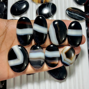 Nueva llegada de piedra de cristal natural de alta calidad para sanación, ágata y ágata negra rayada para la fabricación de joyas. - Product Image 1