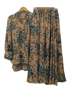 Ensemble haut et jupe pour femme, motif floral, coupe classique, élégant, col en V, en polyester/coton/rayonne, avec boutons, taille haute, style asymétrique, vente en gros - Product Image 2