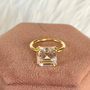 Cautivador Anillo de Compromiso Solitario con Diamante Blanco Corte Asscher, con Doble Garra, Piedra Única, Joyería de Oro Sólido - Product Image 1
