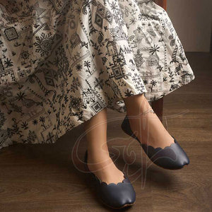 Diseño Atrevido con Borde Festoneado, Acabado Liso, Parte Superior de Cuero Sintético, Azul Oscuro, Antideslizante, Khussa, Tendencia de Moda, Estampado Personalizable - Product Image 3