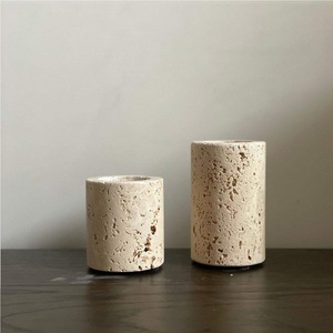 Base de bougie monolithique en pierre de grès crème brute, artisanale, pour hôtel de luxe - Product Image 5