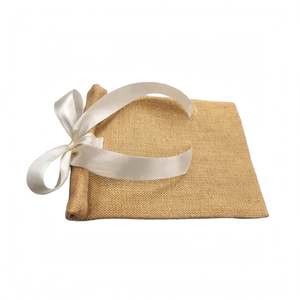 Pochette de rangement en jute Amana Textiles avec cordon de serrage en ruban violet, pliable, écologique, style tendance, 15 cm x 23 cm - Product Image 3