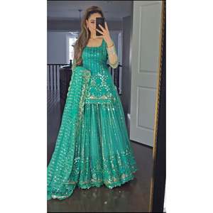 Belle tenue de fête pour femmes ensemble Lehenga avec bordure fantaisie comprenant un haut et Dupatta - Product Image 1