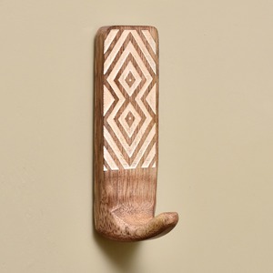ไม้แขวนเสื้อไม้สไตล์ยุโรปพรีเมียม บริการสกรีนโลโก้แบรนด์  ผิวเคลือบเงาอย่างดี แข็งแรงทนทาน พร้อมตะขอโลหะโครเมียม - Product Image 6