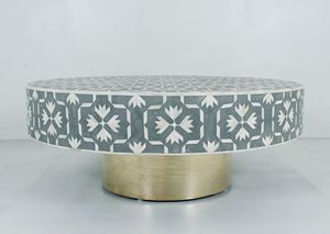 Table d'appoint unique en os incrusté, meuble mosaïque artisanal pour une décoration élégante de chambre et de salon - Product Image 1