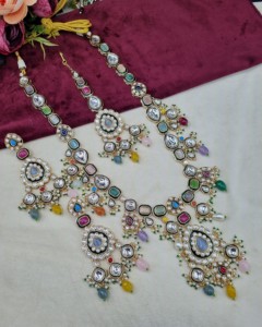 Handcrafted Kundan Pearl Drop <b>Necklace</b> With Matching Earring And Mangtika Brass Base Antique Gold Plated Jewellery Set Wholesale - Product Image 4