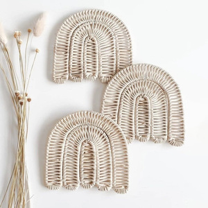 Juego de Adornos Decorativos de Pared con Forma de Arcoíris de Ratán, Hechos a Mano, Artículos y Accesorios para Bebés en Oferta - Product Image 1