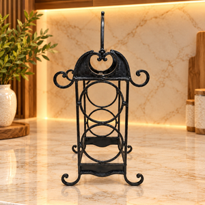 Porte-vin en fer forgé de qualité supérieure avec supports circulaires pour bouteilles, détails frangés et structure autoportante pour salles à manger - Product Image 1