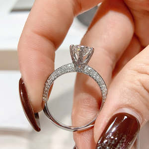 Anillo de compromiso de plata con moissanita de corte brillante redondo, anillo de boda con diamante cultivado en laboratorio, joyería fina elegante, diseño atemporal, regalo. - Product Image 5