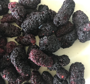 Snack de Morera Orgánica Deshidratada FD, Crujiente y Ligero, Sabor Naturalmente Dulce y Ácido, Bayas Reales Shubhalaxmi en Rodajas, en Cubos y en Polvo, Envasado al Vacío - Product Image 1