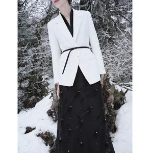 Blazer de Mujer Más Vendido, Blazer de Lujo ODILE de Doble Capa, Negro Blanco, 75 cm, Corte Recto, Bordado, Blazer Regular - Product Image 1