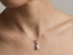 Collier pendentif minimaliste en diamant de laboratoire taille poire, pendentif solitaire en diamant pour femme, bijou élégant, cadeau - Product Image 2
