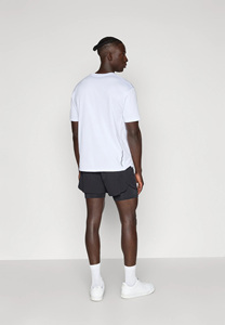 Shorts de sport respirants à double couche avec logo personnalisé, pour la course à pied et l'entraînement en salle de sport, fabricant premium - Product Image 3