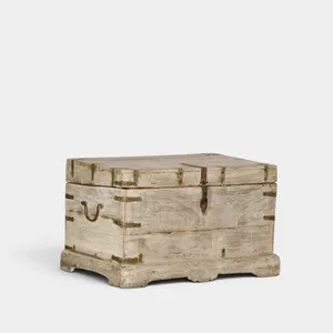 Mesa de centro vintage de madera recuperada con herrajes metálicos para dormitorio, sala de estar, comedor, estilo rústico - Product Image 1