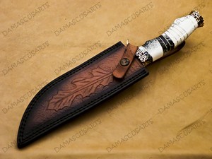 Outil de coupe utilitaire extérieur OEM en acier Damas fait main avec manche composite noir et blanc, entretoises en acier et étui en cuir véritable - Product Image 2