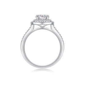 Anillo de Hip Hop Personalizado con Moissanita, Diseño Completamente Cubierto de Diamantes, Anillo de Plata de Ley con Moissanita para Unisex - Product Image 1