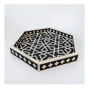 Plateau en bois artisanal vert hexagonal avec incrustations d'os et motif géométrique rayé pour une décoration élégante de table à manger et de la maison - Product Image 2