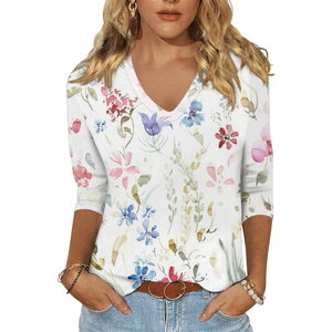 Camiseta de Mujer con Estampado Floral Personalizado, Cuello en V, Manga Tres Cuartos, Corte Ajustado, Estética Femenina, Fabricante - Product Image 2