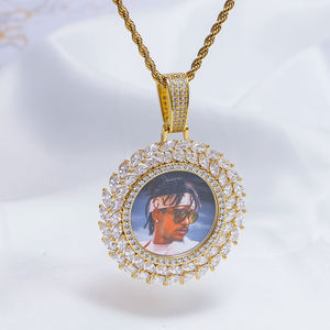 Colgante Unisex Estilo Hip Hop con Foto Personalizada, Bañado en Oro, Plata de Ley 92.5%, Moissanita, Diseño de Rayos de Sol, Borde Marquise - Product Image 1