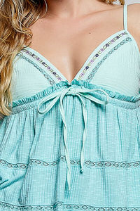 Cami à volants et col en V avec bordure brodée POL - Product Image 5