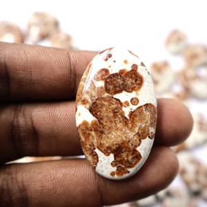 Granate 100% Natural en Wollastonita, Gema Suelta en Cabujón, Lote al por Mayor de Gemas Sueltas, Formas Variadas y Gemas Finas para Joyería - Product Image 1