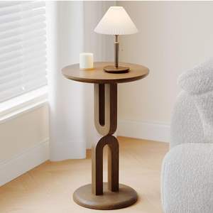 Table d'appoint en bois esthétique conçue pour les coins élégants de la maison, avec une finition lisse, des pieds robustes et une structure équilibrée - Product Image 1