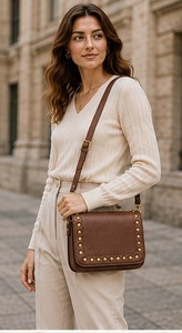 Sac bandoulière Gravs de luxe en cuir véritable vintage bohème avec rivets et fermeture magnétique pour femme, idéal pour les voyages - Product Image 4