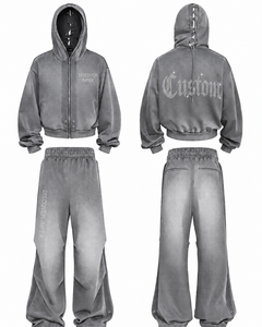 Ensemble survêtement streetwear gris délavé avec logo, comprenant un sweat à capuche court surdimensionné imprimé personnalisé et un pantalon de survêtement ample, 400 GSM 100% Coton - Product Image 1
