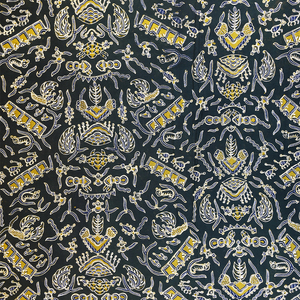 Tissu en coton batik indonésien artisanal, dessiné à la main, motif traditionnel Pringgodani, noir Sogan foncé, textile de qualité supérieure - Product Image 2