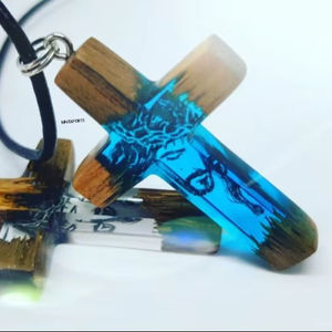 สร้อยคอรูปกากบาทเรซิ่นขายดีที่สุดจาก MN EXPORTS - Product Image 1