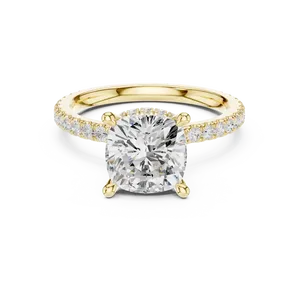 Joyería fina unisex con un diamante de laboratorio de tres quilates con corte almohada, engastado en un anillo de oro macizo de dieciocho quilates con halo oculto. - Product Image 1