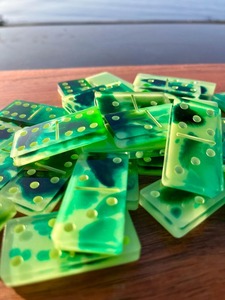 Jeu de dominos personnalisé de luxe Doble 9 6, sublimation, transparent, vert, coloré, double couche, en résine - Product Image 2