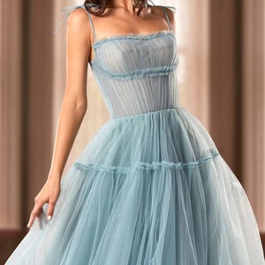 Robes en tulle satiné |   Robe de séance photo en tulle bouffant |   Robes vintage personnalisées en satin écologique avec traîne chapelle pour séance photo - Product Image 1