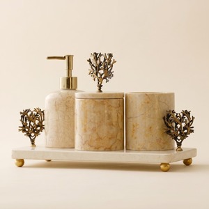 Ensemble de salle de bain en marbre fiable avec accents en laiton corail, plateau d'accessoires rectangulaire de luxe en trois pièces pour la décoration de la salle de bain - Product Image 1