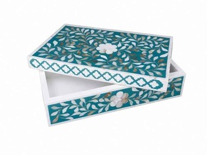Boîte de rangement pour bijoux MOP, boîte à bijoux décorative faite à la main pour accessoires personnels, décoration intérieure et cadeaux, en vente - Product Image 1