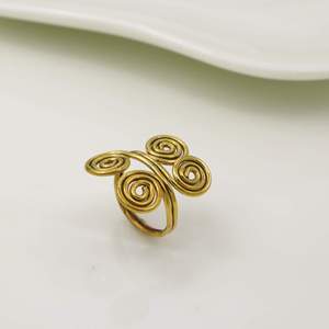 Anillo de Latón Chapado en Oro con Patrón Geométrico, Estilo Bohemio Unisex, Joyería para Uso Diario - Product Image 3