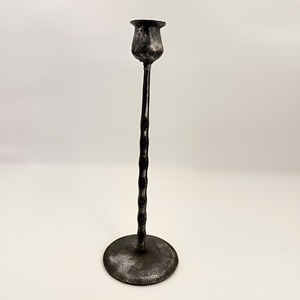 Candelero de Hierro Hecho a Mano con Base Martillada y Tallo Trenzado, Portavelas de Metal Negro Rústico para Decoración del Hogar - Product Image 3