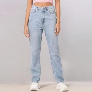 Vaqueros de pierna recta con corte cropped, diseñados con tela de algodón premium, con un elegante efecto lavado y una estructura duradera. - Product Image 5