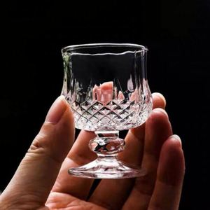 Verre à Shochu gravé vintage en gros, mini-gobelet à vin rétro européen embossé - Product Image 3