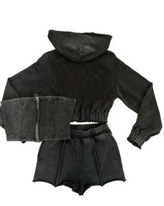 Ensemble 3 pièces tendance pour femme en molleton noir délavé à l'acide : sweat à capuche court zippé, bustier sans bretelles et short taille haute - Product Image 3
