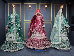 Classic Veer Zara Velvet Bridal Gharara con Heavy Dupatta Grand Flare y Premium Jarkan Stone Adornos para novias - Product Image 2