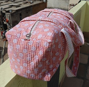 กระเป๋าผ้าฝ้ายเย็บมือ น้ำหนักเบา ทนทาน ภายในกว้างขวาง ลายพิมพ์บล็อกสุดหรู เหมาะสำหรับทริปวันหยุดสุดสัปดาห์และไปยิม - Product Image 3